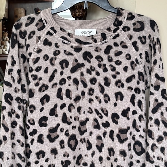 PLY 100% Cashmere Leopard Print Long Sleeve Sweater Crewneck Pullover Curved Hem - Picture 6 of 12